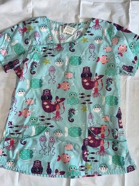 Woman’s Scrub Top M